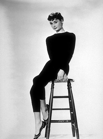 33-208 Audrey Hepburn C. 1952