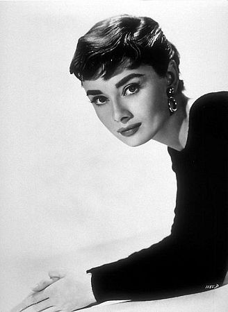 33-237 Audrey Hepburn C. 1952