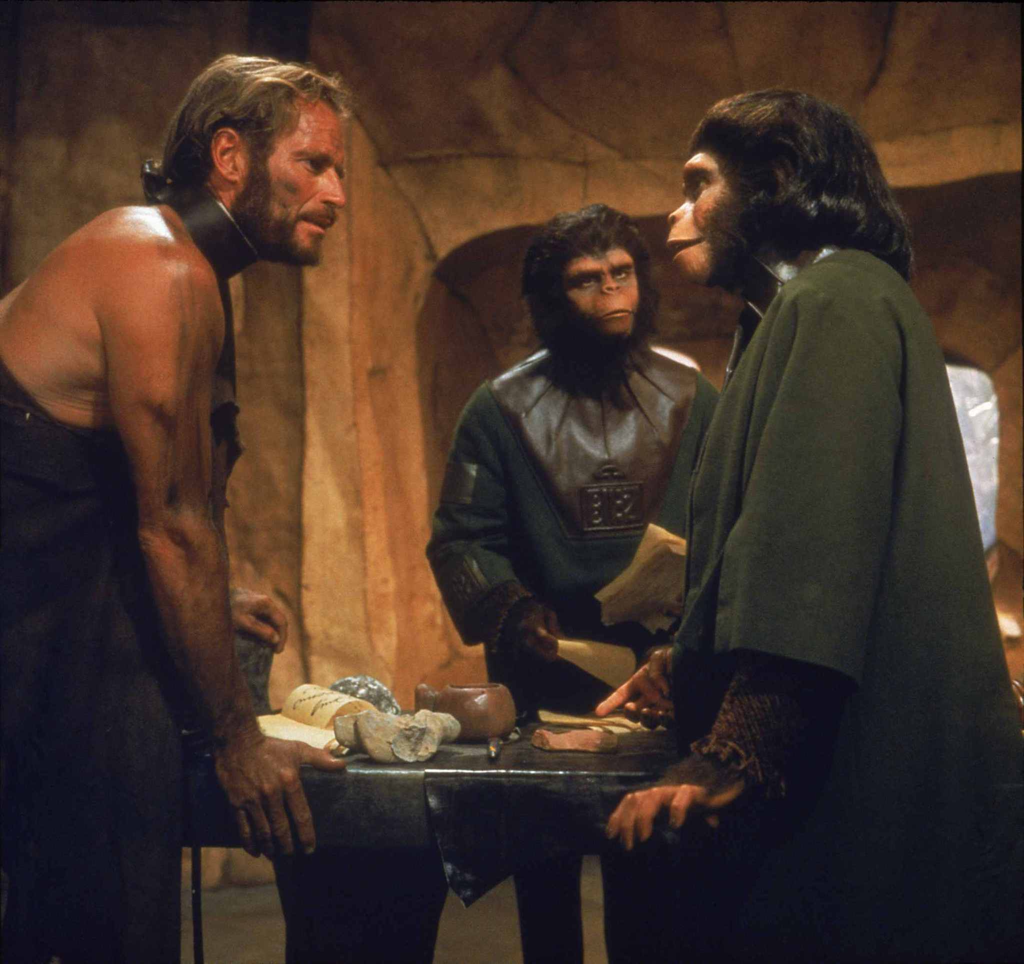 Still of Charlton Heston, Kim Hunter and Roddy McDowall in Bezdzioniu planeta (1968)