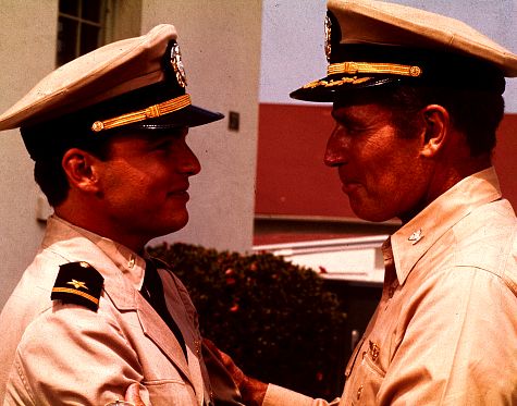 Still of Charlton Heston and Edward Albert in Midway (1976)