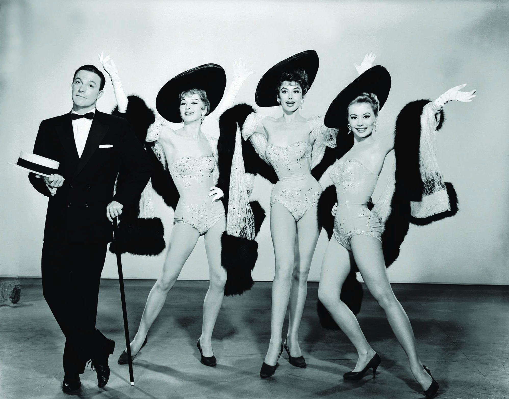 Still of Gene Kelly, Taina Elg, Mitzi Gaynor and Kay Kendall in Les Girls (1957)
