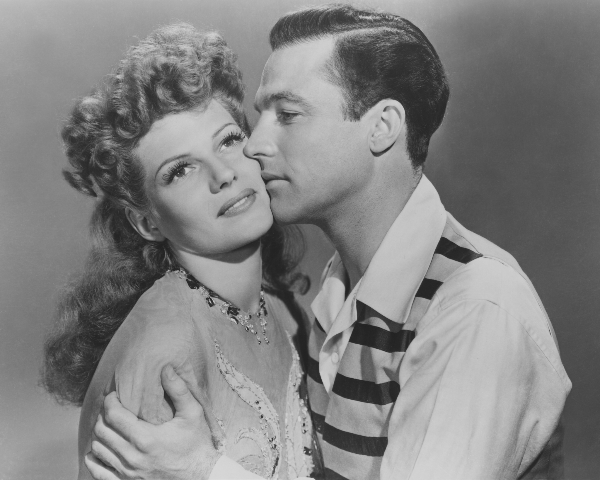Still of Rita Hayworth and Gene Kelly in Cover Girl (1944)