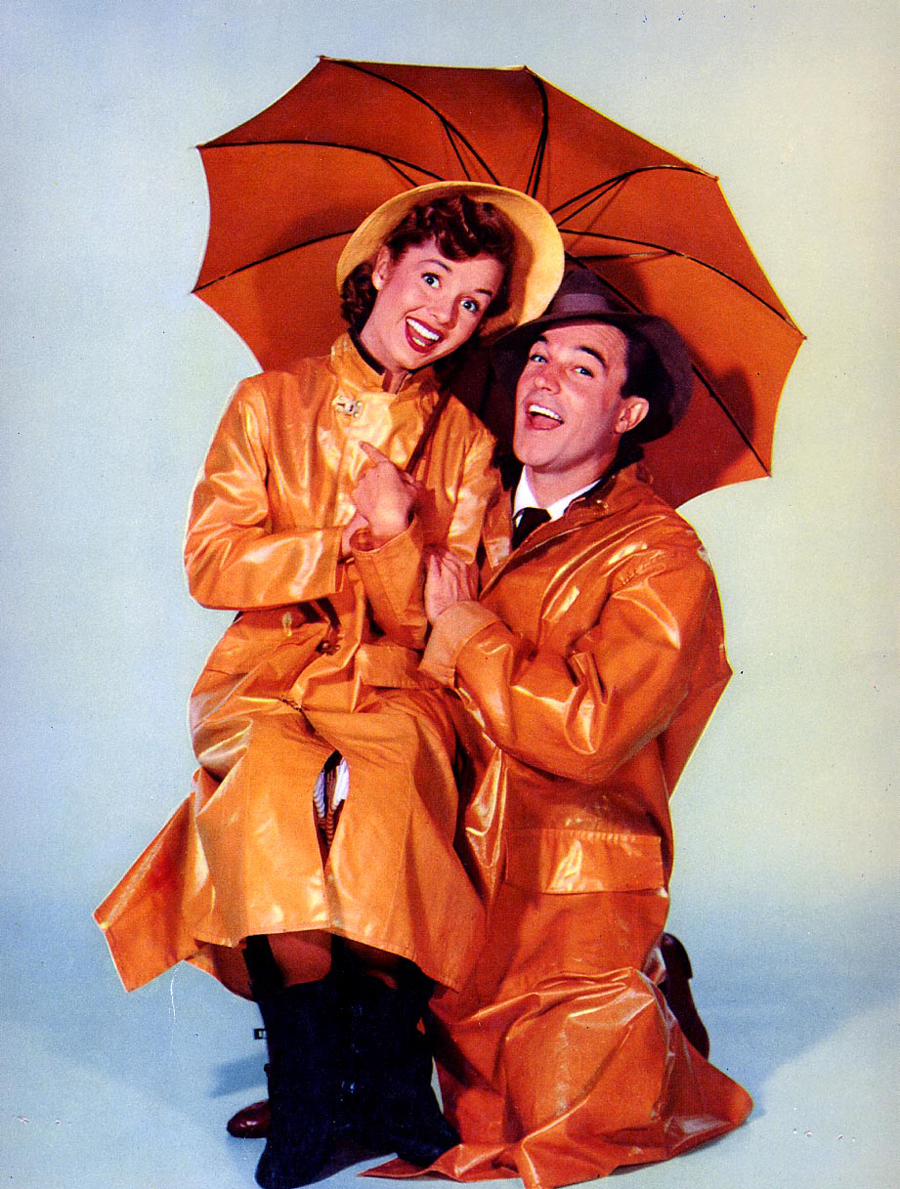 Still of Gene Kelly and Debbie Reynolds in Singin' in the Rain (1952)