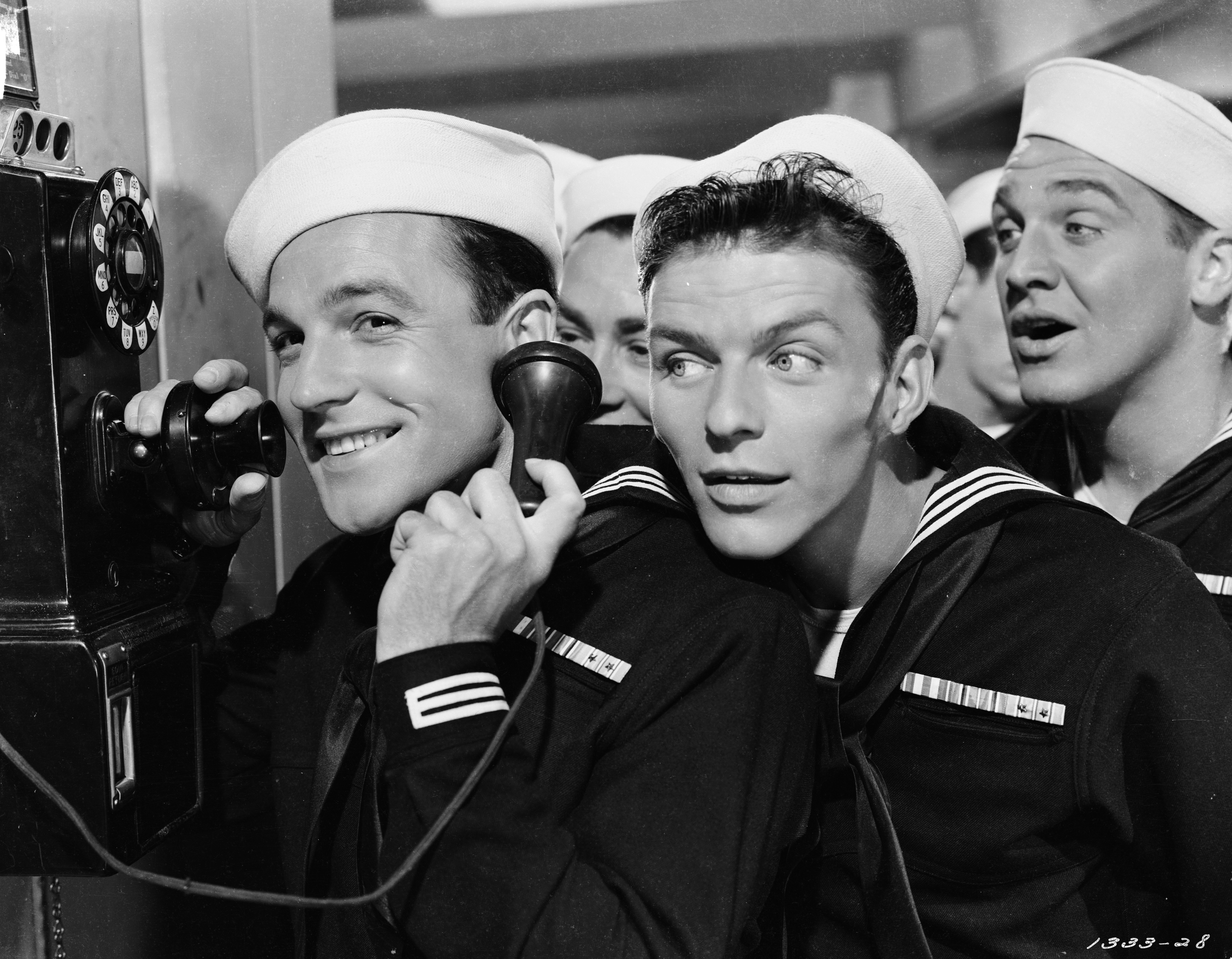 Still of Gene Kelly and Frank Sinatra in Anchors Aweigh (1945)