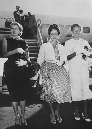 Elizabeth Taylor, Grace Kelly and Loraine Day arriving in New York September 2, 1954