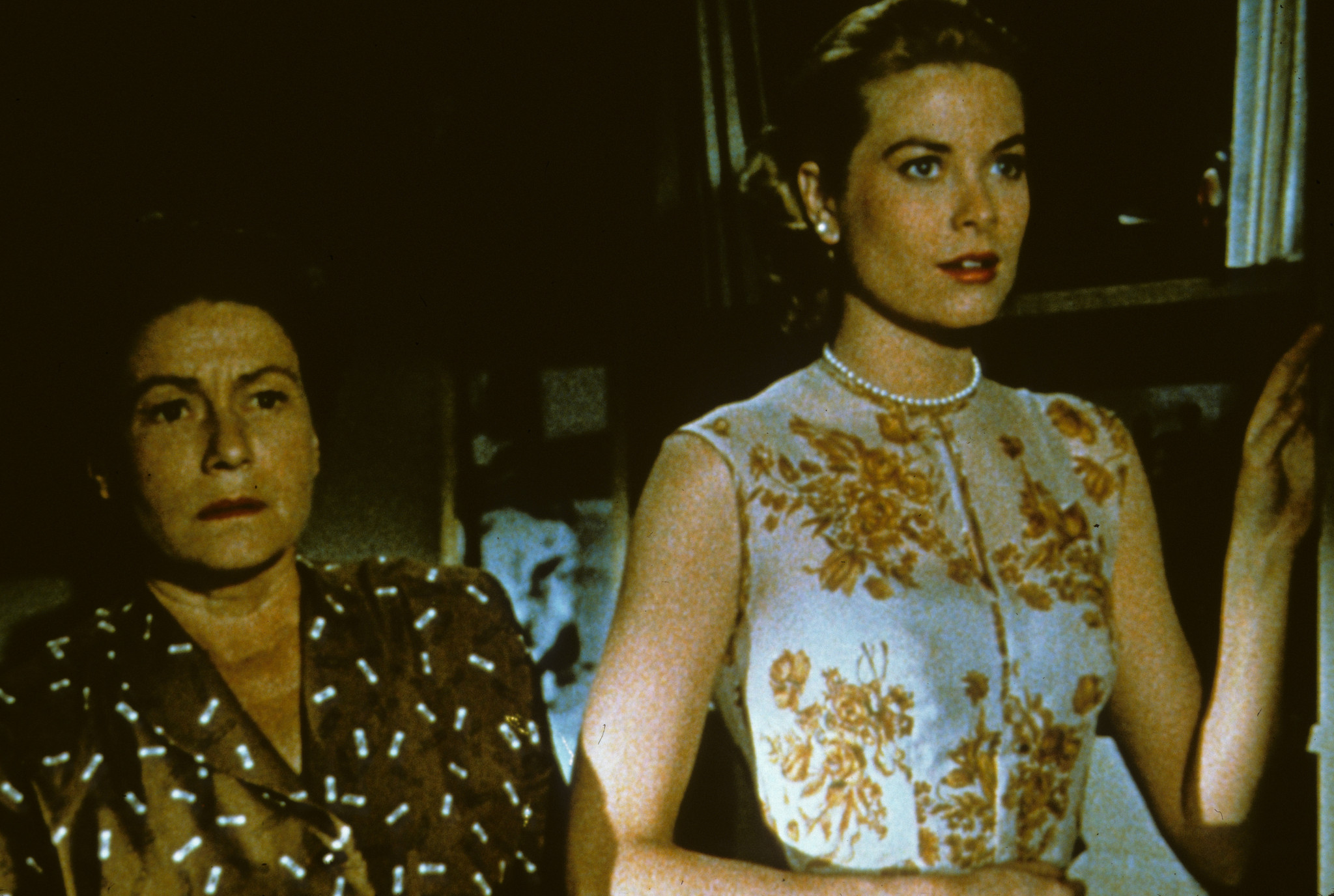 Still of Grace Kelly and Thelma Ritter in Langas i kiema (1954)