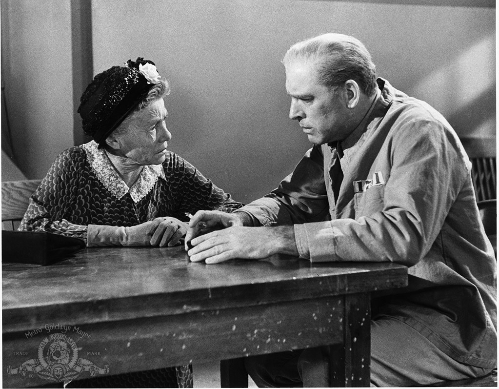 Still of Burt Lancaster and Thelma Ritter in Birdman of Alcatraz (1962)