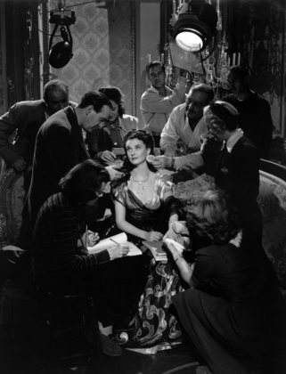 Vivien Leigh and troupe photographed by Robert Coburn. From 
