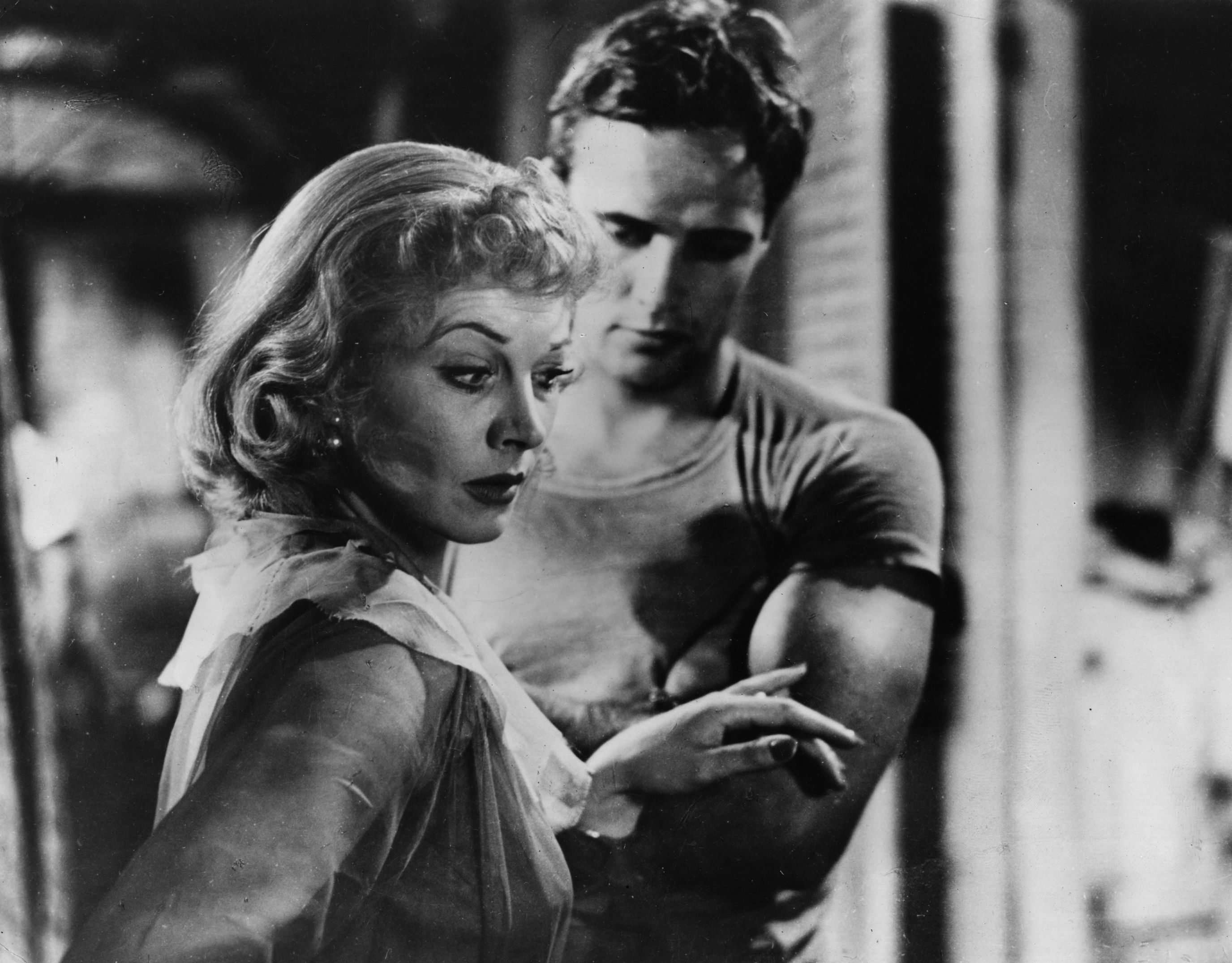 Still of Marlon Brando and Vivien Leigh in A Streetcar Named Desire (1951)