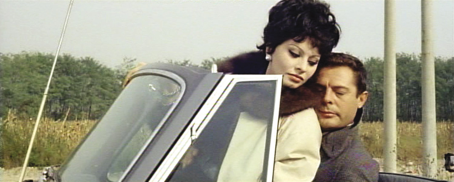 Still of Sophia Loren and Marcello Mastroianni in Ieri, oggi, domani (1963)