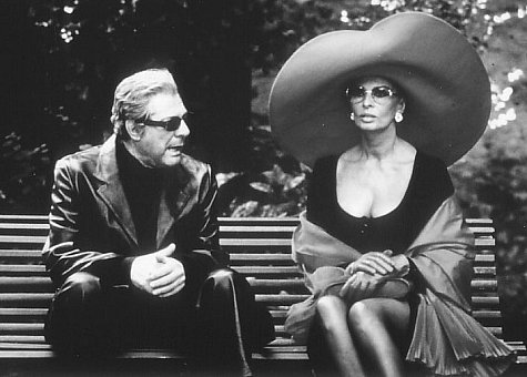 Still of Sophia Loren and Marcello Mastroianni in Gatavi drabuziai (1994)