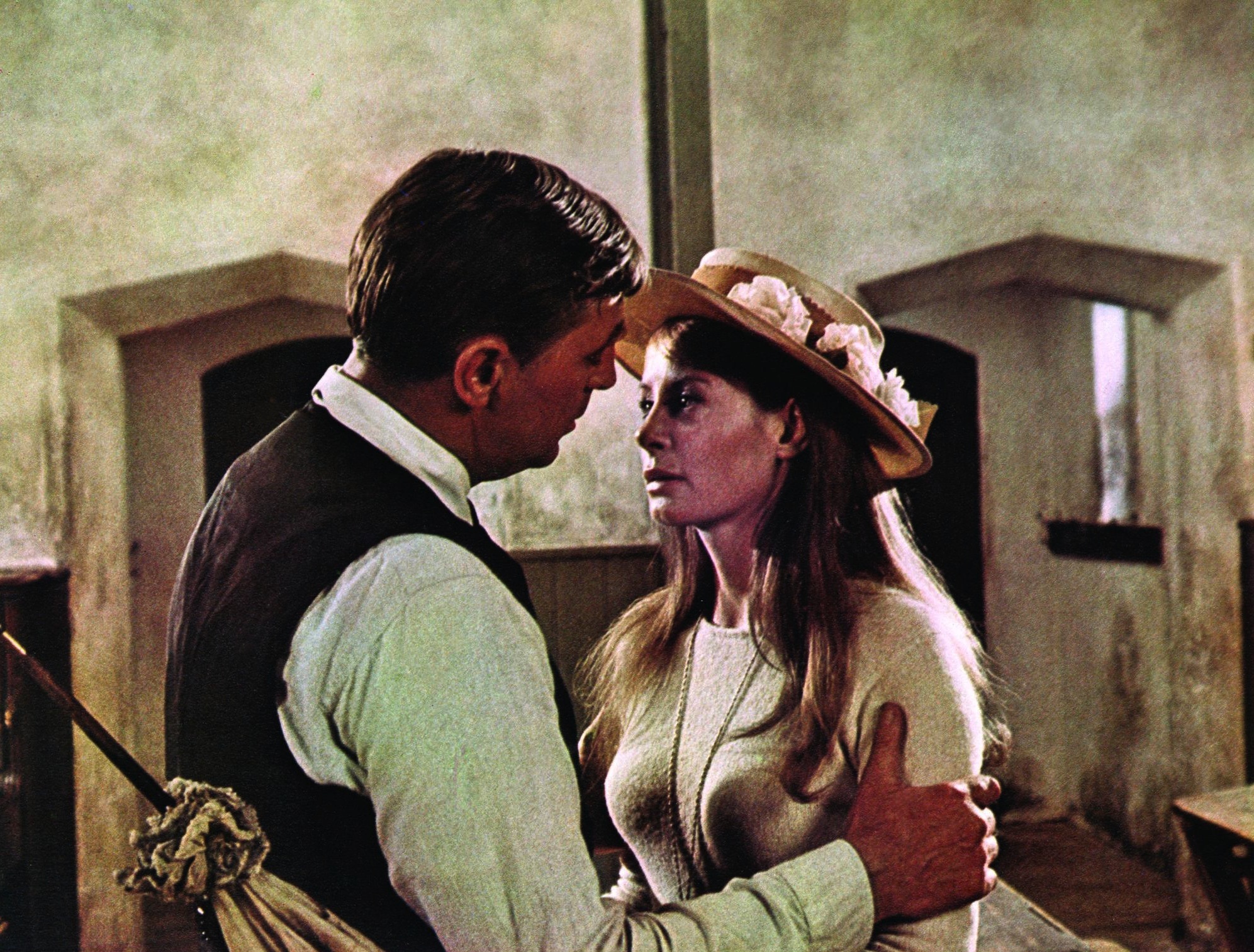 Still of Robert Mitchum and Sarah Miles in Ryan's Daughter (1970)
