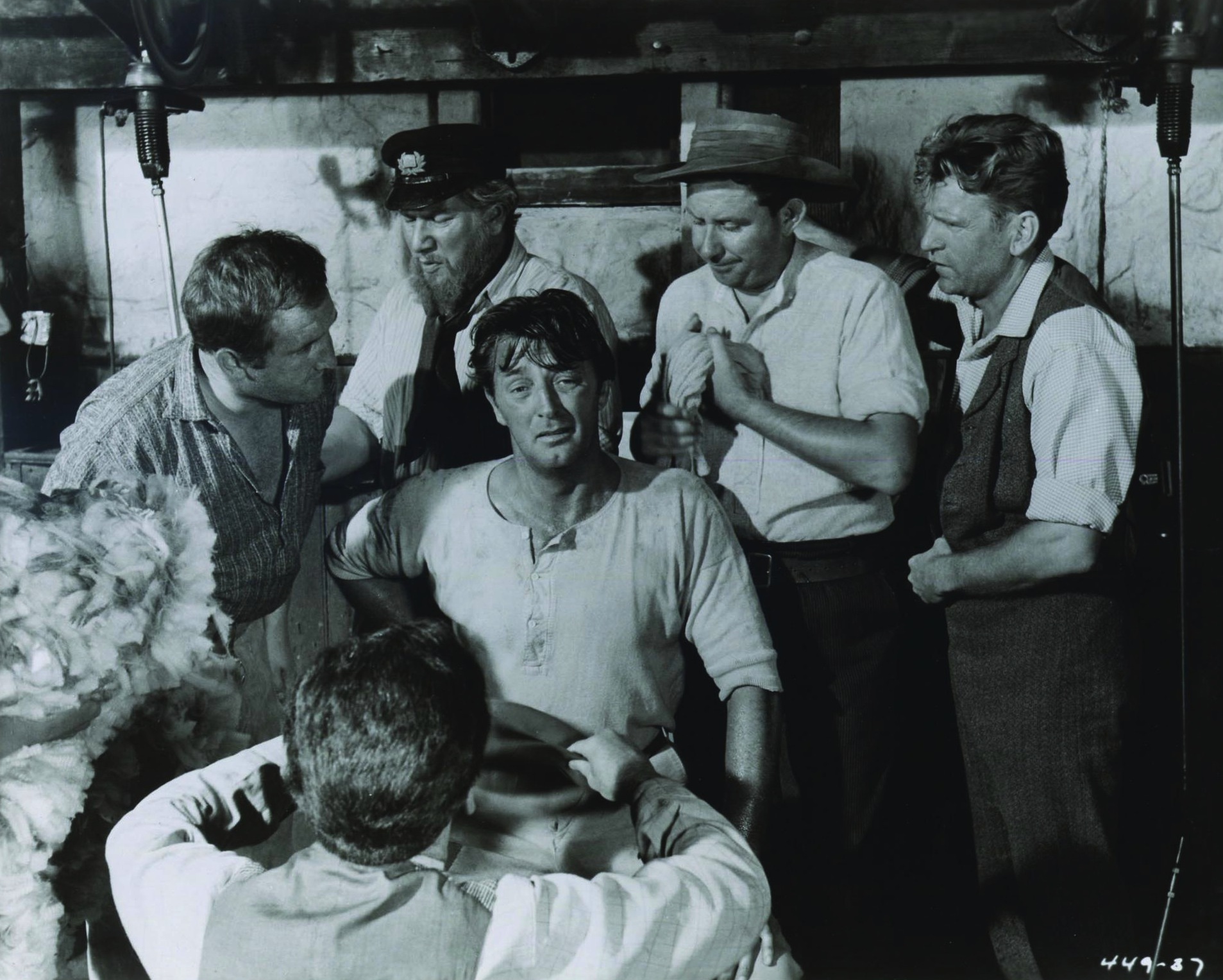 Still of Robert Mitchum in The Sundowners (1960)