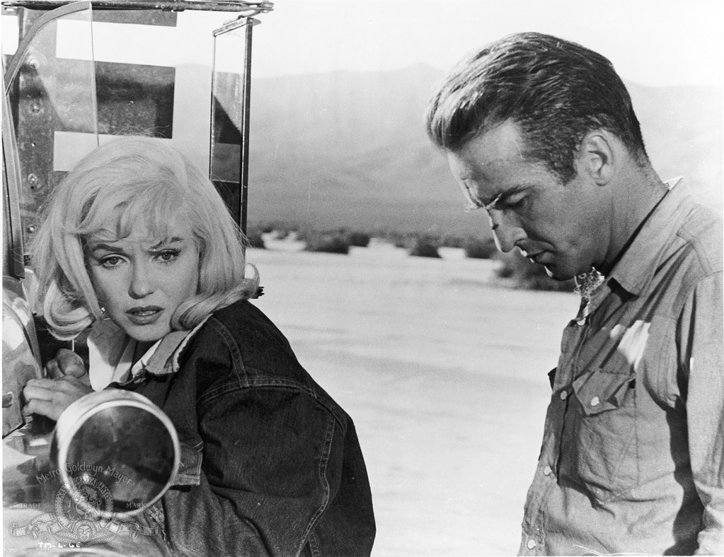 Still of Marilyn Monroe and Montgomery Clift in The Misfits (1961)