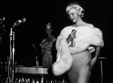 M. Monroe & Dorthy Provine at the Golden Globes. 1960