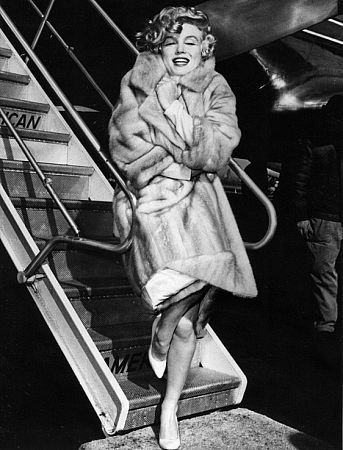 Marilyn Monroe arriving in Chicago for the premiere of 