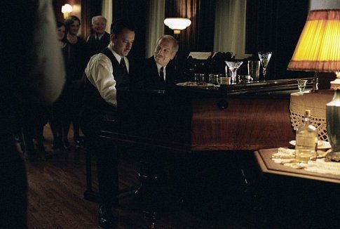 Still of Paul Newman and Tom Hanks in Road to Perdition (2002)
