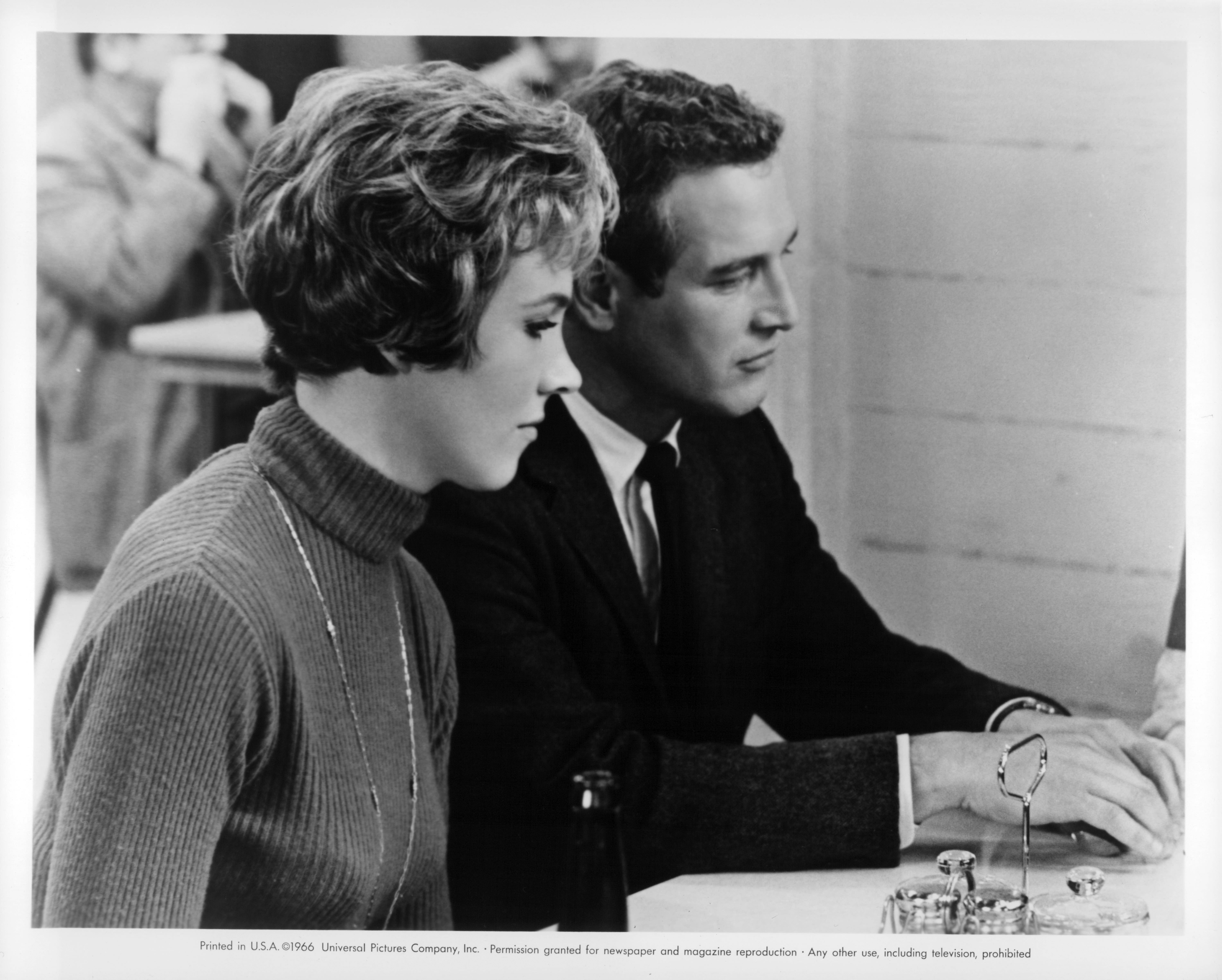 Still of Paul Newman and Julie Andrews in Torn Curtain (1966)