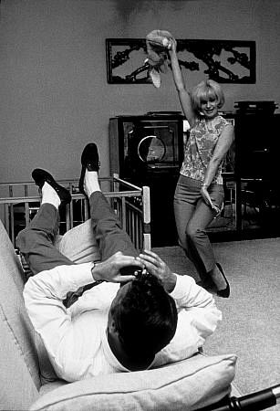 Paul Newman and Joanne Woodward at home, 1963.