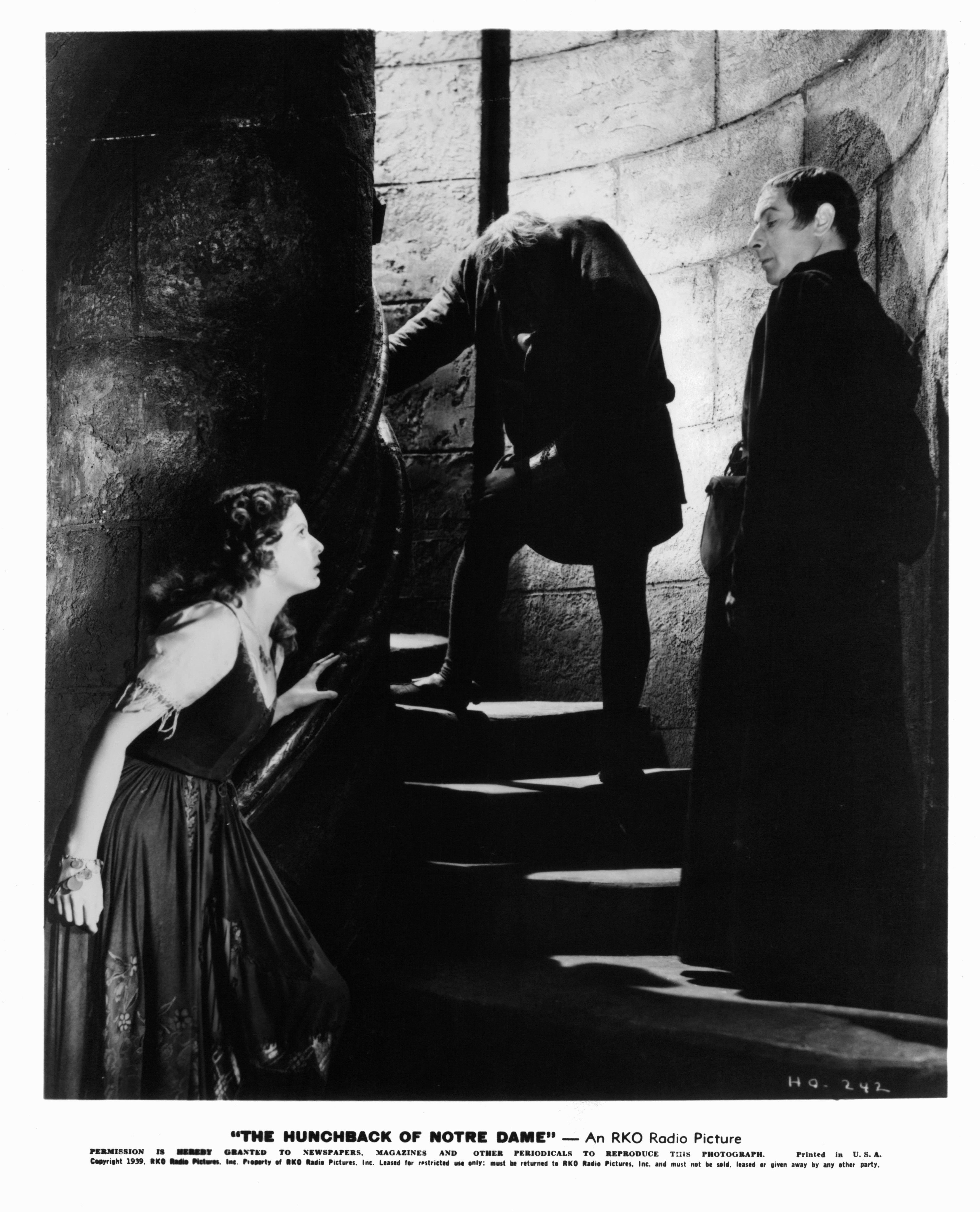 Still of Maureen O'Hara in The Hunchback of Notre Dame (1939)