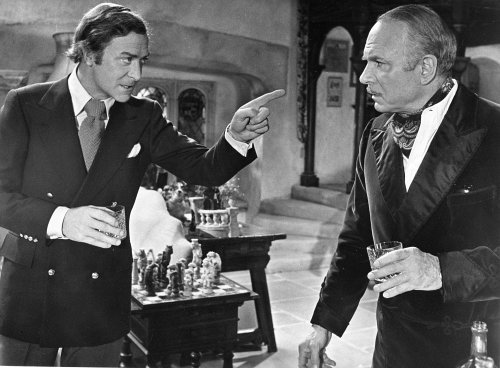 Still of Laurence Olivier and Michael Caine in Sleuth (1972)