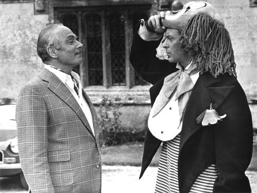 Still of Laurence Olivier and Michael Caine in Sleuth (1972)