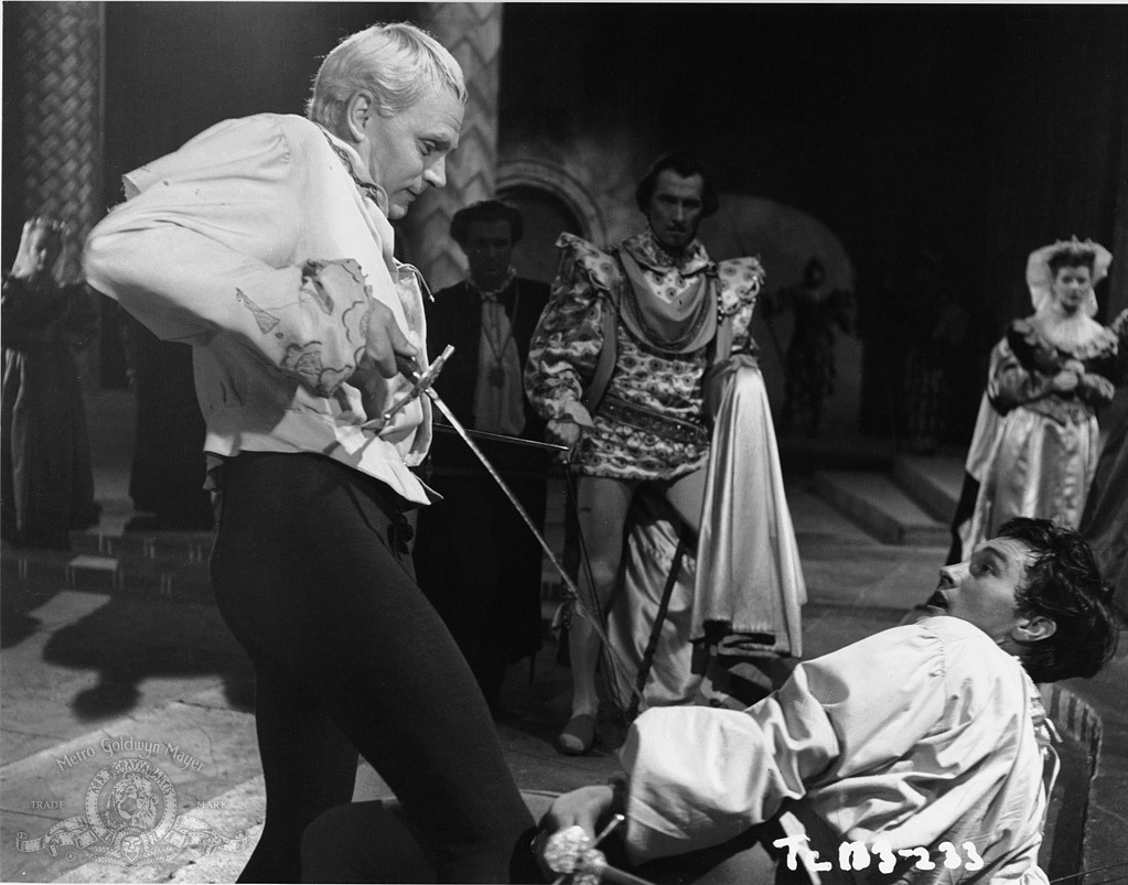 Still of Laurence Olivier in Hamlet (1948)