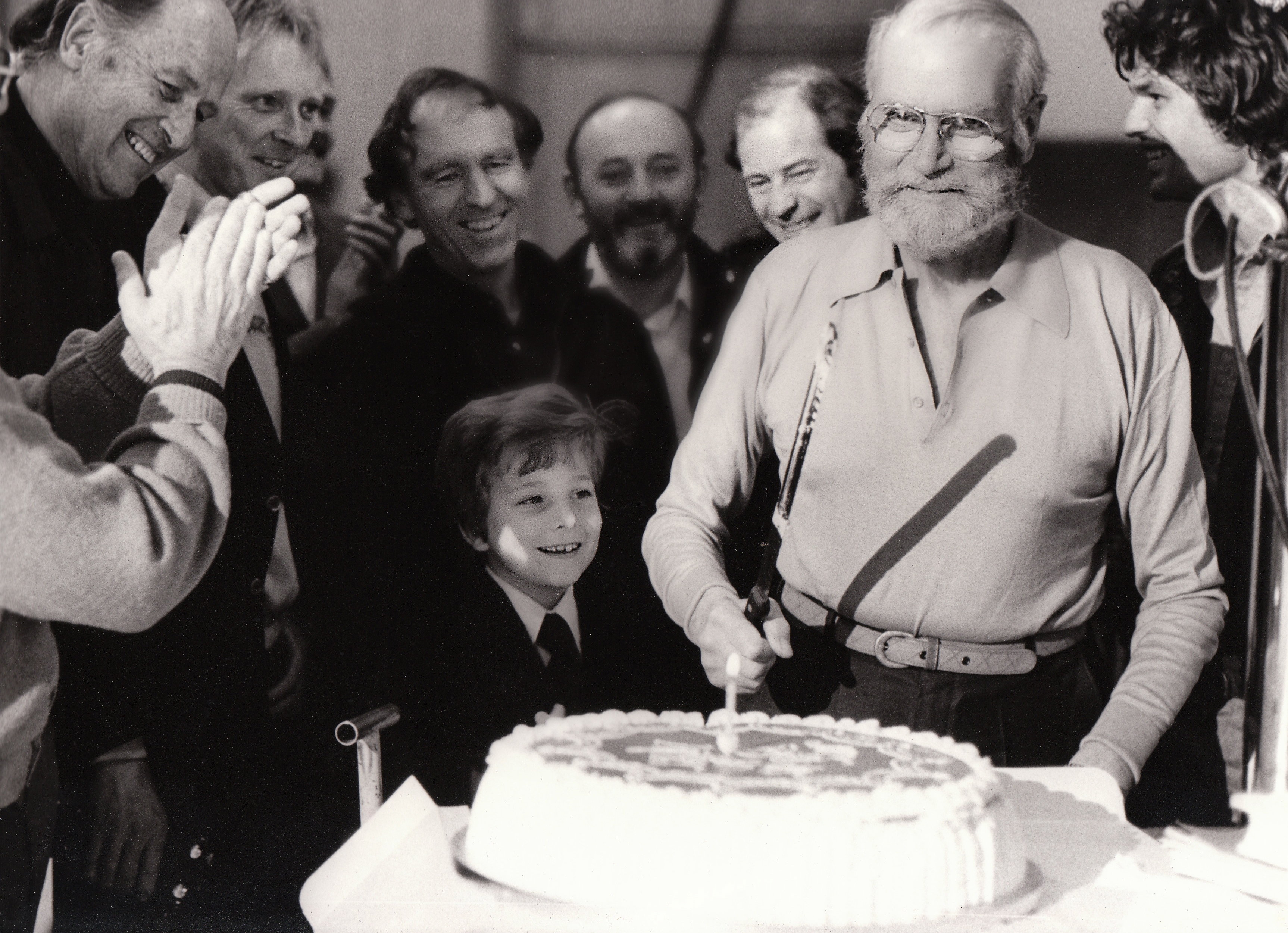 L to R Ray Harryhausen (Producer), Desmond Davis (Director), Jaxon Gwillm (Son of actor Jack Gwillim who played Poseidon), Sir Laurence Olivier (Zeus) and Harry Hamlin (Perseus) . Cast and crew celebrate Laurence Olivier's 72nd birthday on the set.