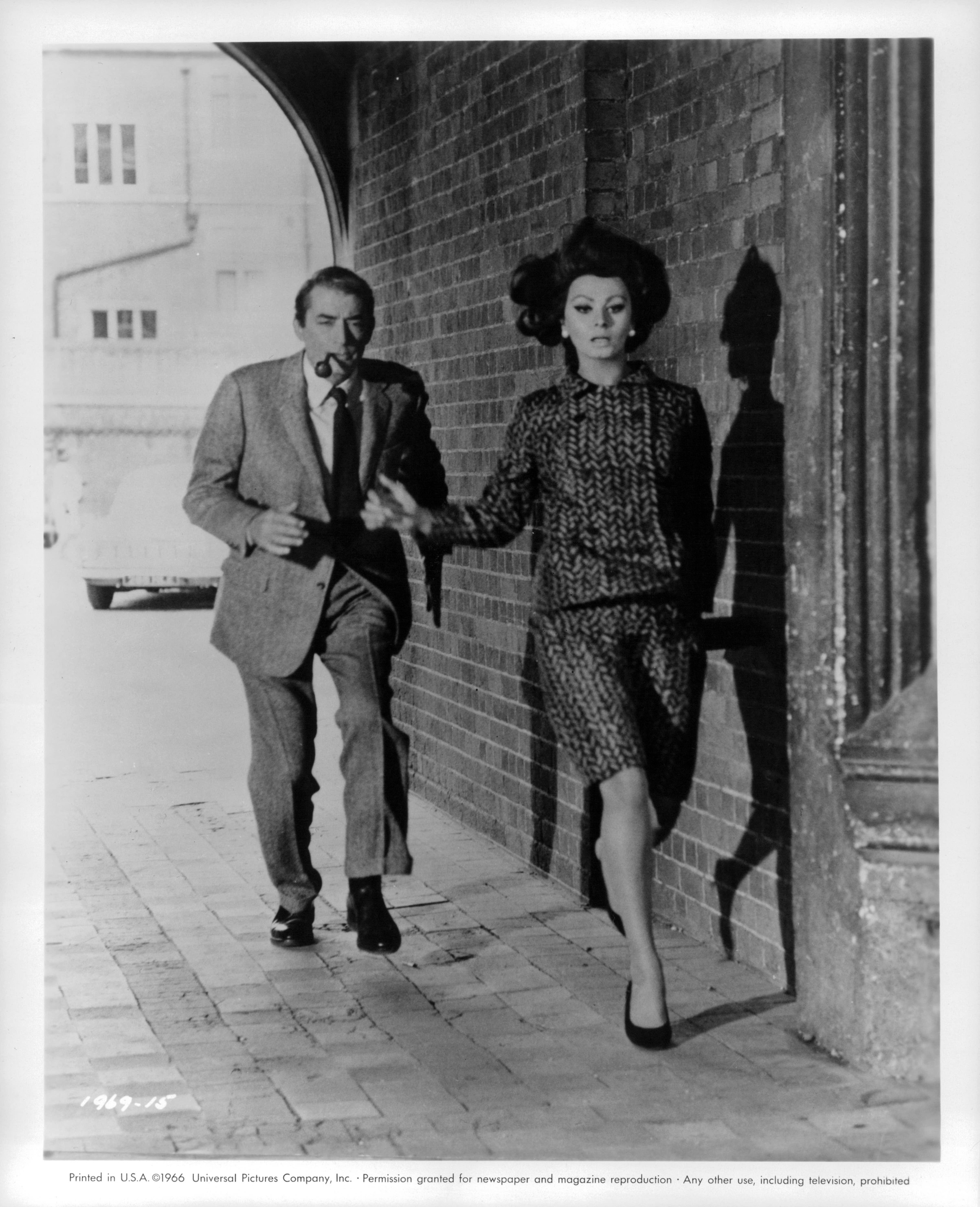 Still of Sophia Loren and Gregory Peck in Arabesque (1966)