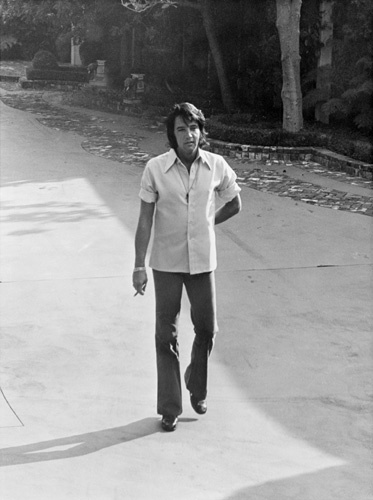 Elvis Presley in his driveway circa 1970s