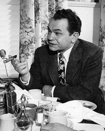 Edward G. Robinson behind the scenes of 