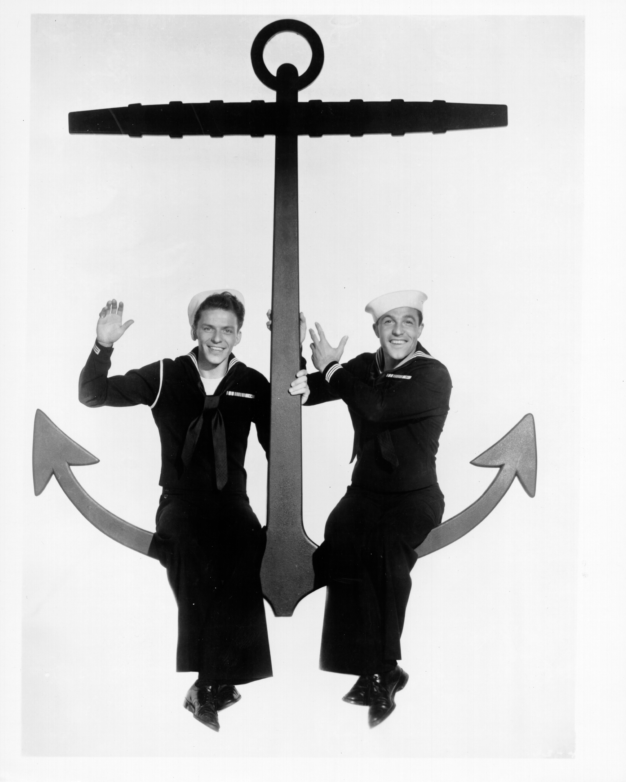 Still of Gene Kelly and Frank Sinatra in Anchors Aweigh (1945)