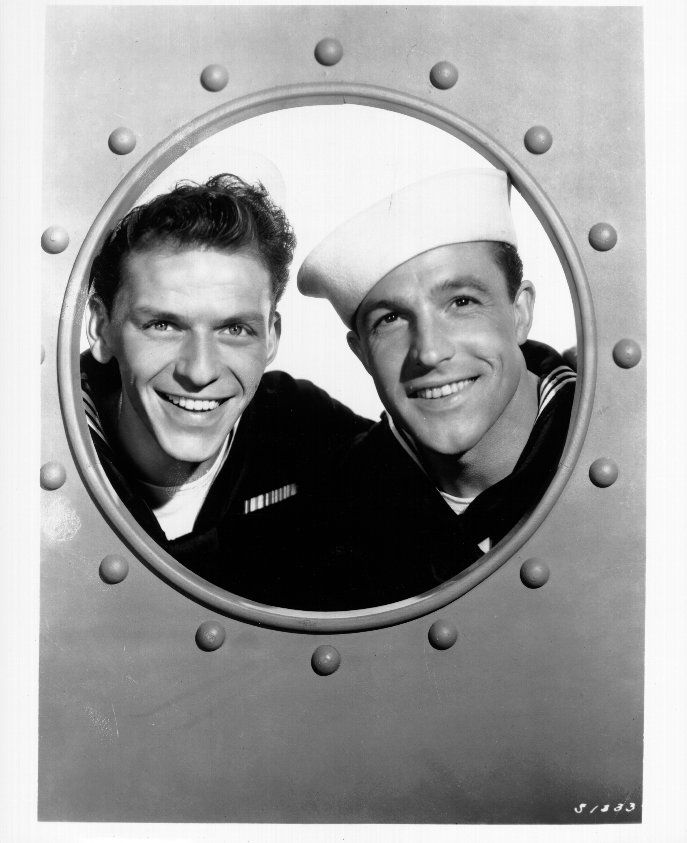 Still of Gene Kelly and Frank Sinatra in Anchors Aweigh (1945)