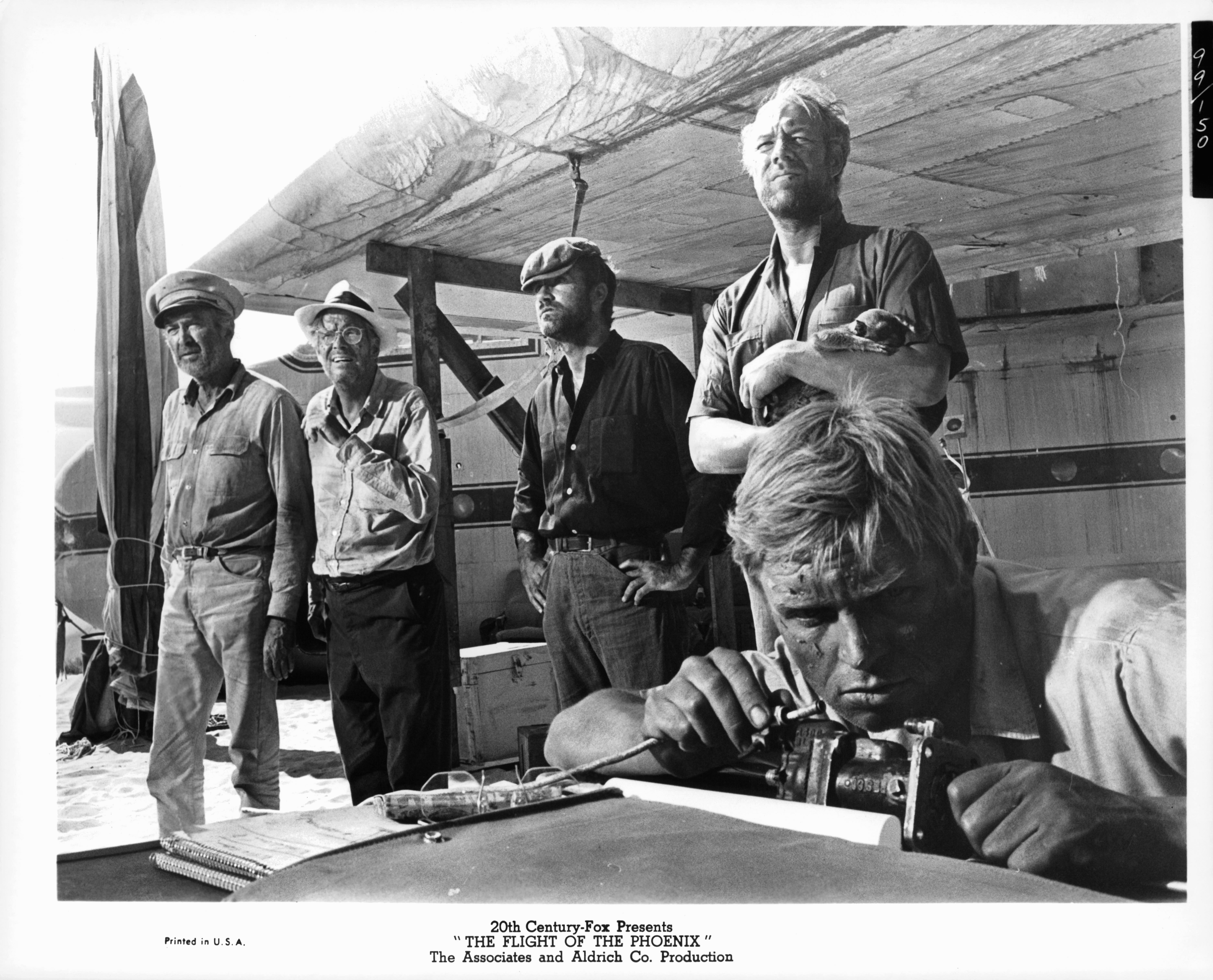 Still of James Stewart, Richard Attenborough, George Kennedy and Hardy Krüger in Fenikso skrydis (1965)