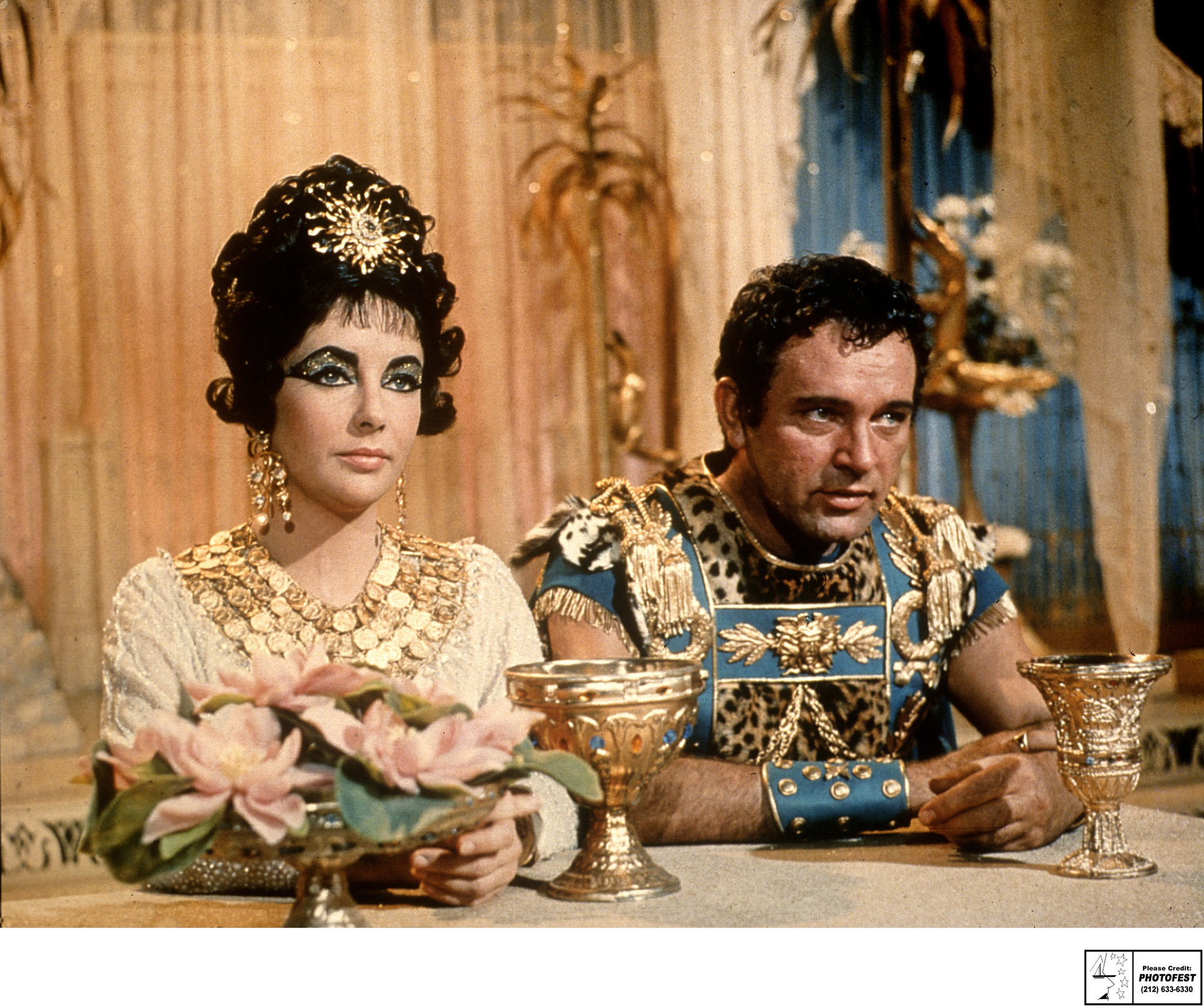 Still of Richard Burton and Elizabeth Taylor in Cleopatra (1963)