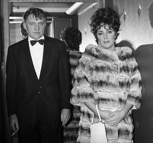 Elizabeth Taylor visiting husband Richard Burton in England during the making of 