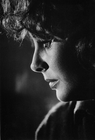 Elizabeth Taylor, portrait on the Warner Bros. set of 