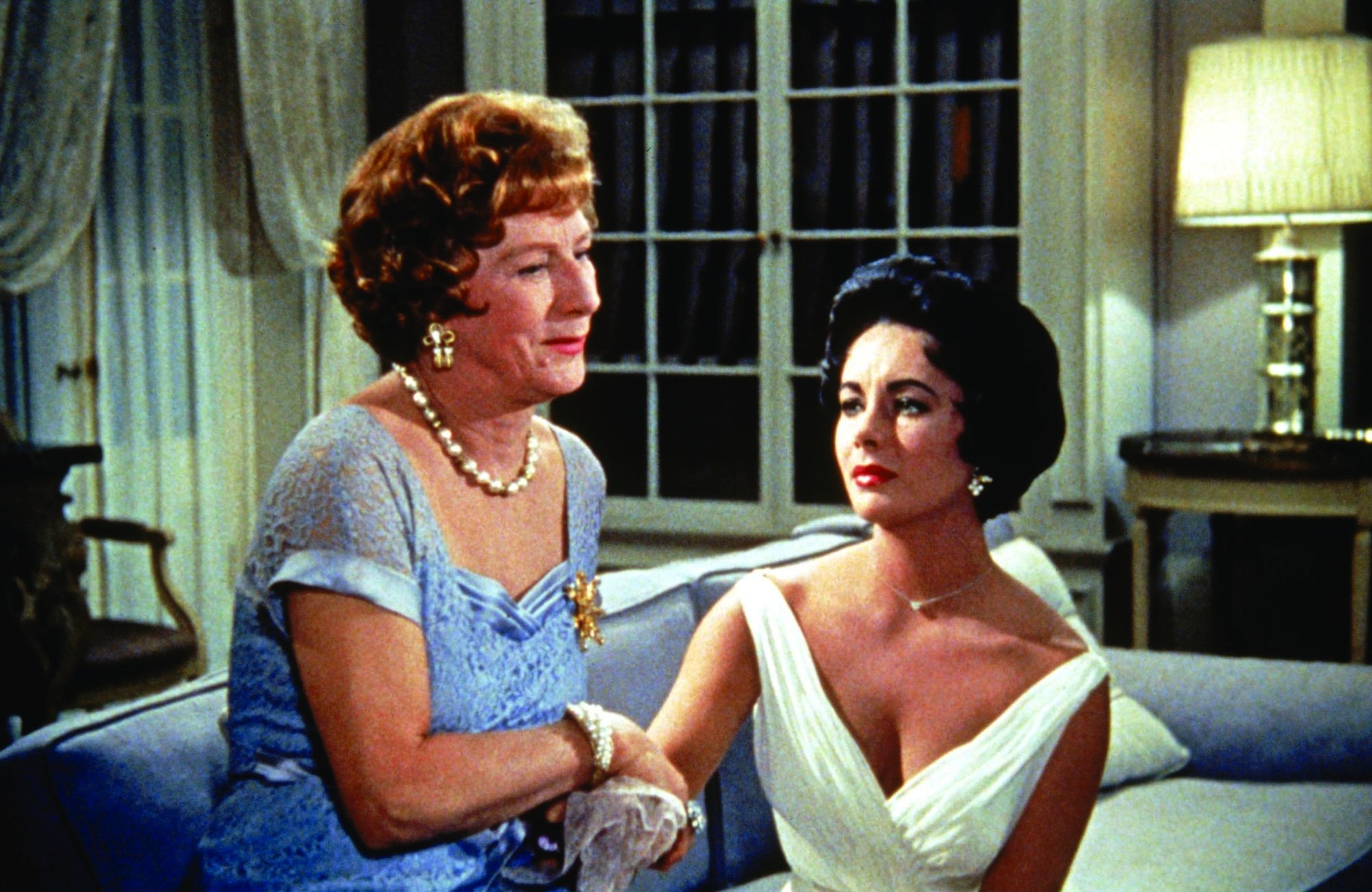 Still of Elizabeth Taylor and Judith Anderson in Cat on a Hot Tin Roof (1958)