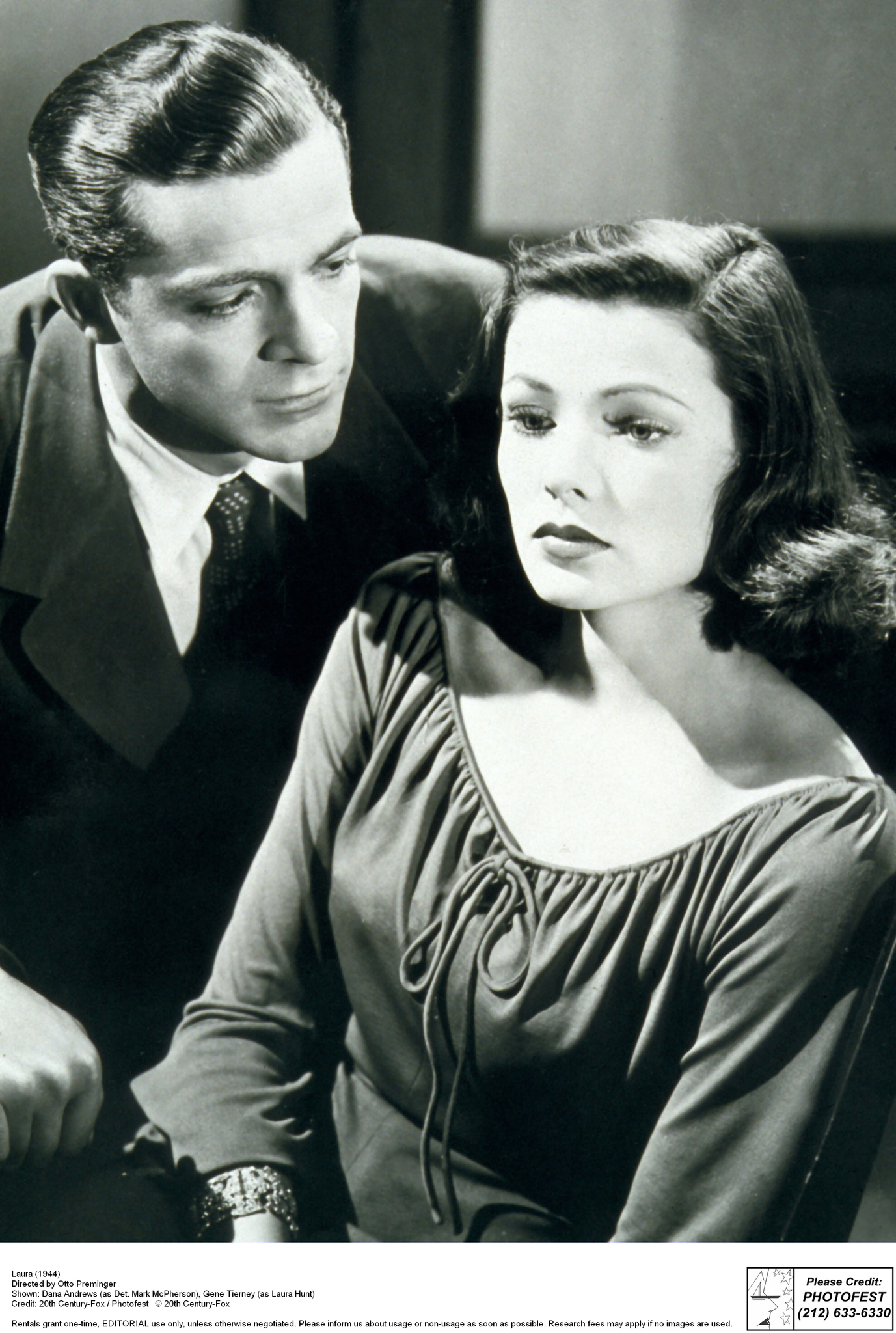 Still of Gene Tierney and Mark McPherson in Laura (1944)