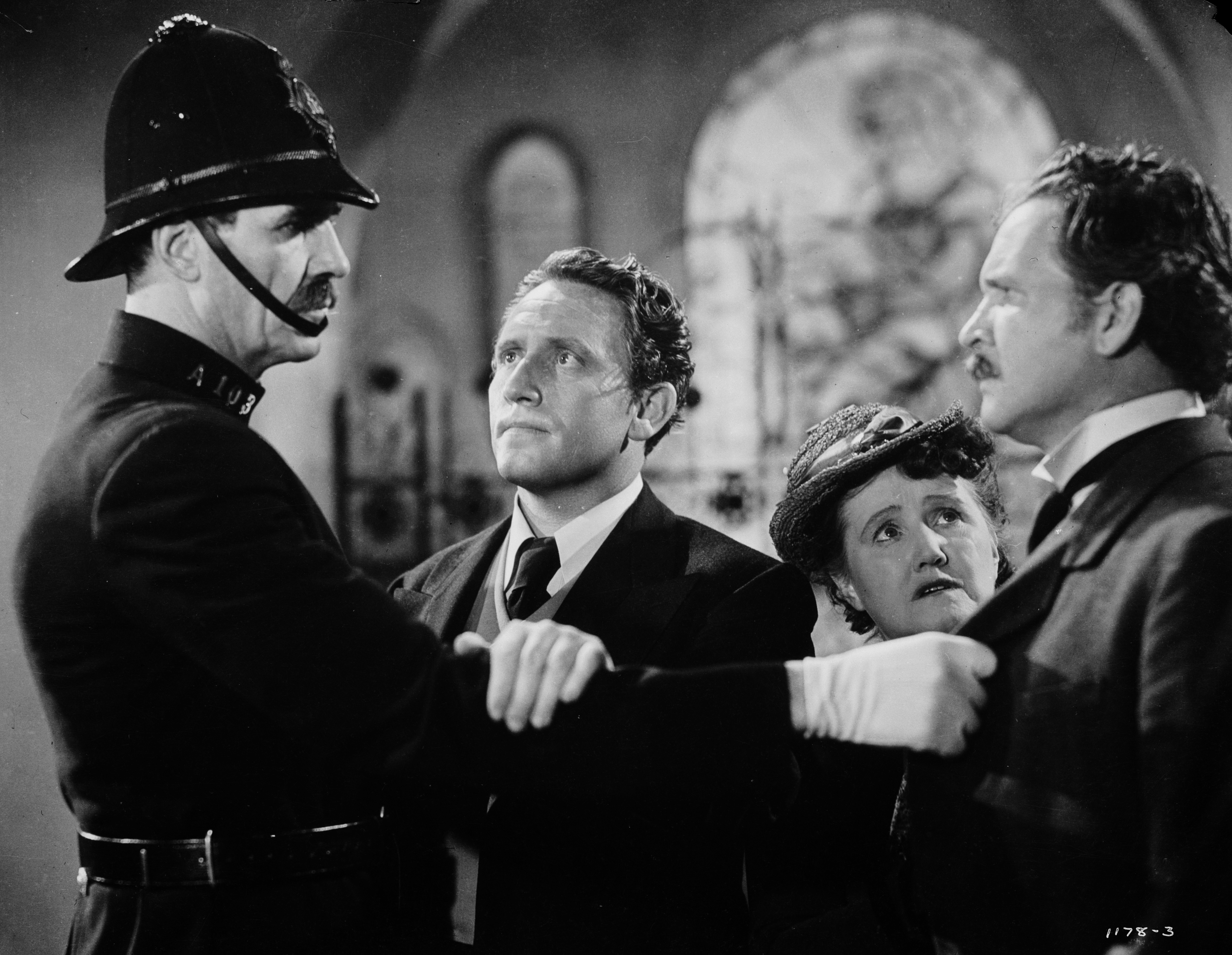 Still of Spencer Tracy, Sara Allgood, John Barclay and Barton MacLane in Dr. Jekyll and Mr. Hyde (1941)