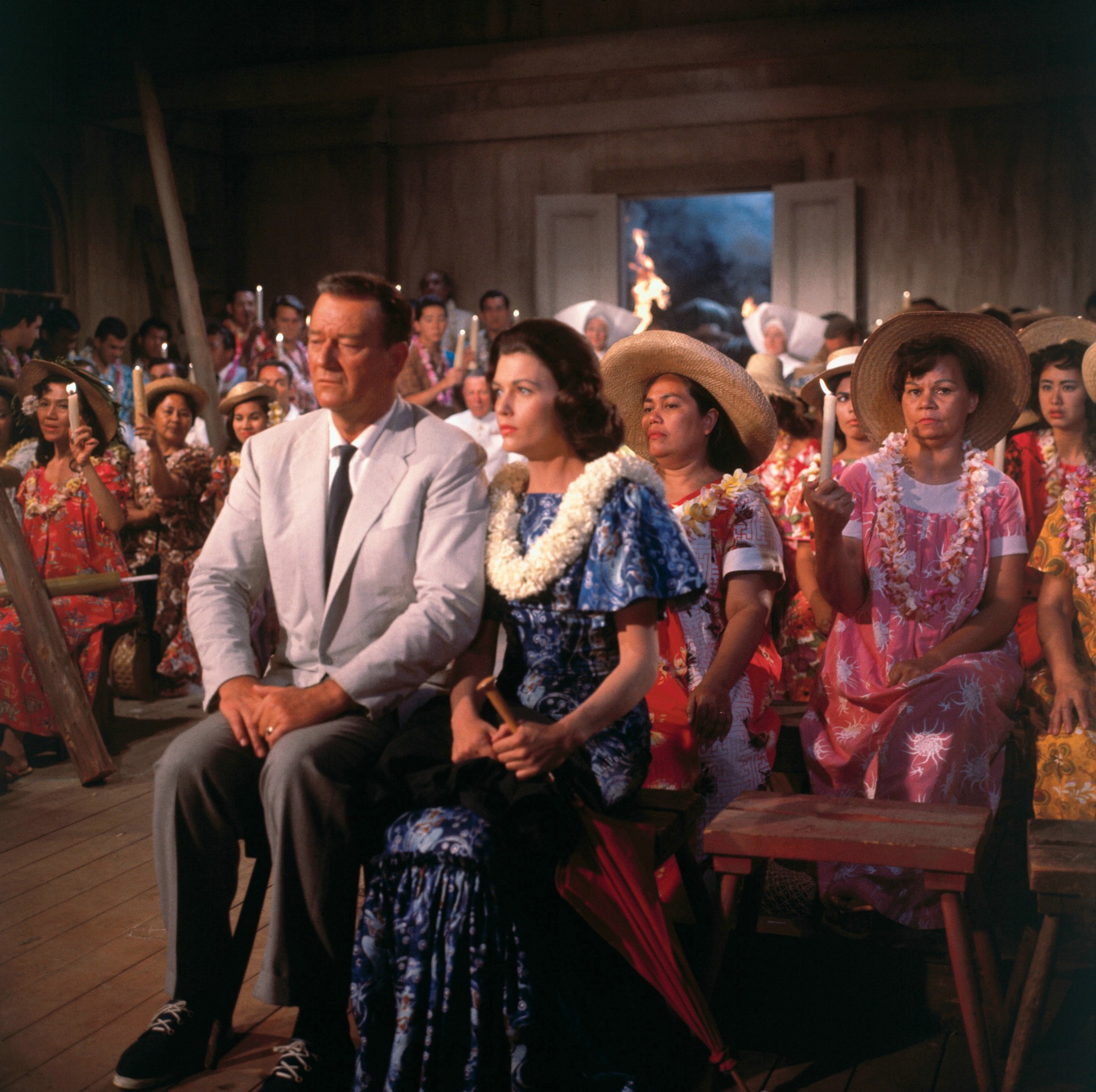 Still of John Wayne and Elizabeth Allen in Donovan's Reef (1963)