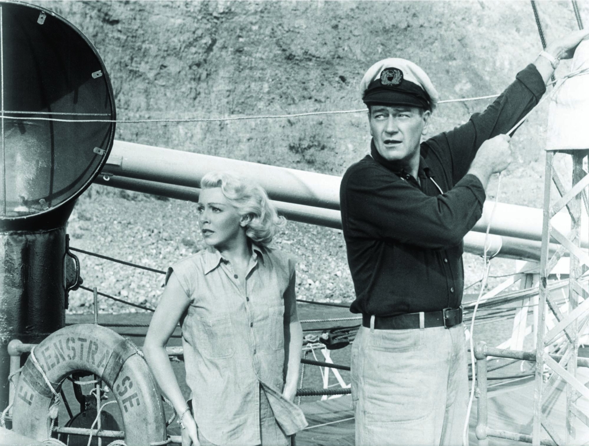 Still of John Wayne and Lana Turner in The Sea Chase (1955)