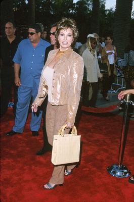 Raquel Welch at event of Nutty Professor II: The Klumps (2000)