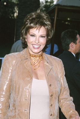 Raquel Welch at event of Nutty Professor II: The Klumps (2000)