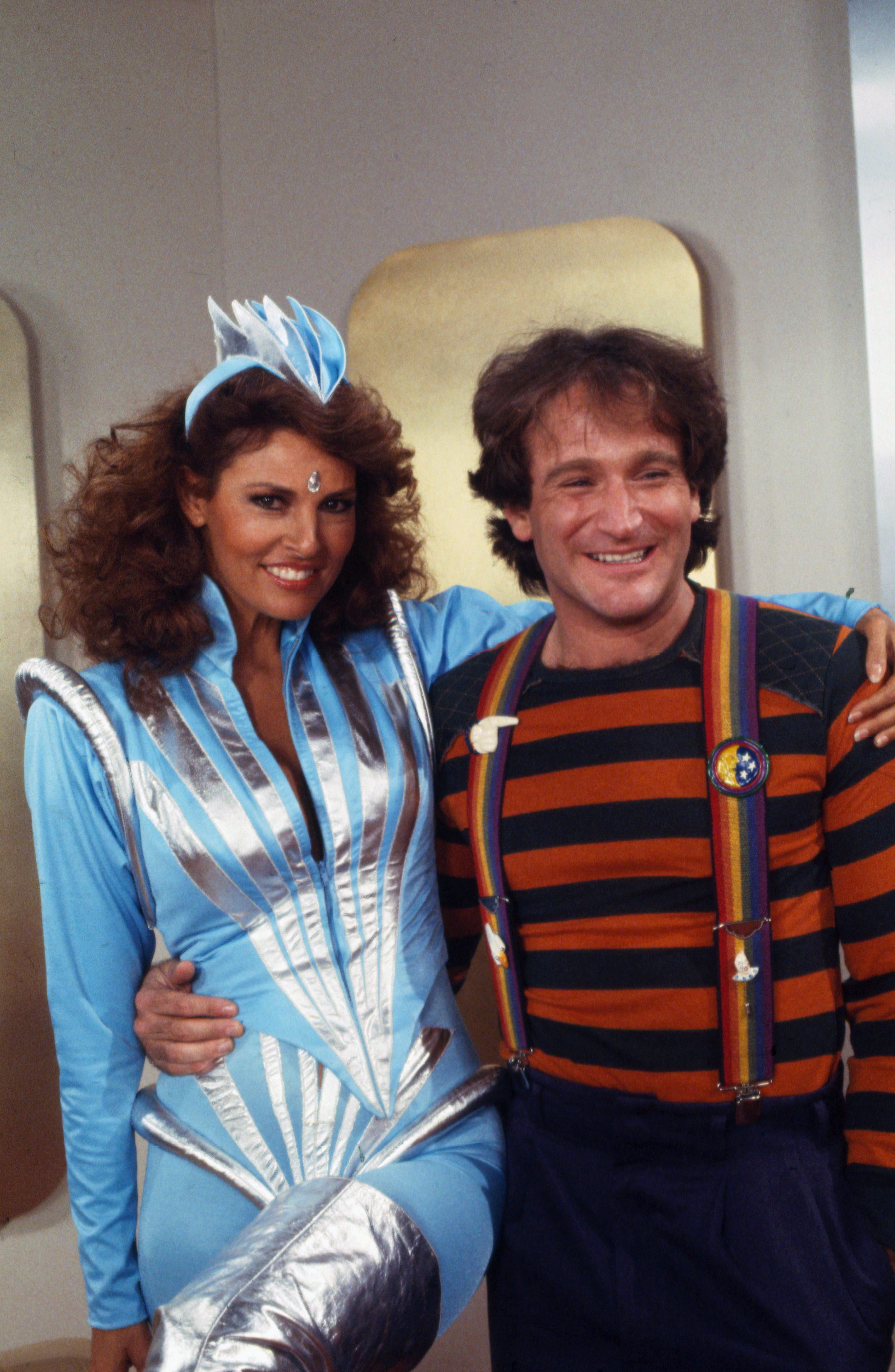 Still of Raquel Welch and Robin Williams in Mork & Mindy (1978)