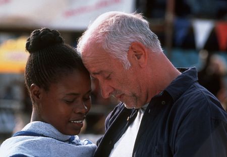 Still of Armin Mueller-Stahl and Nthati Moshesh in The Long Run (2001)