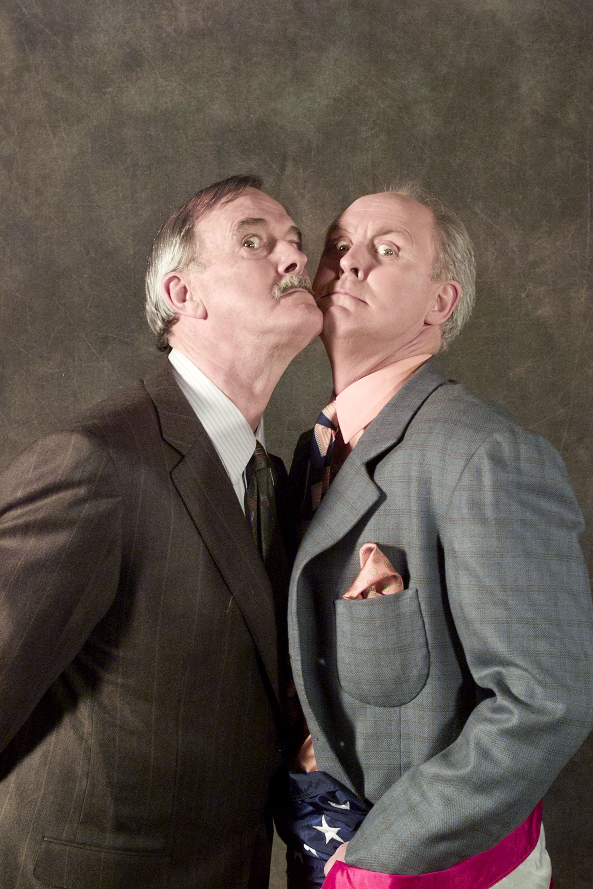Still of John Cleese and John Lithgow in Trecias luitas nuo saules (1996)