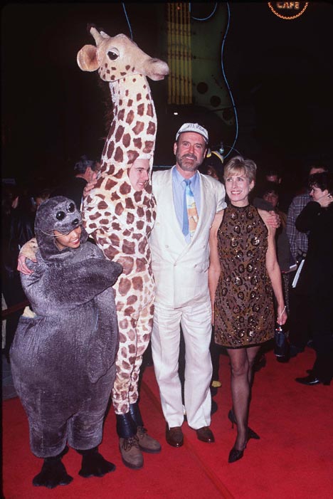 John Cleese and Alyce Faye Eichelberger at event of Fierce Creatures (1997)