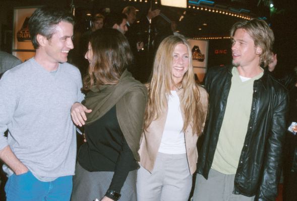 Brad Pitt, Jennifer Aniston, Dermot Mulroney and Catherine Keener at event of Erin Brockovich (2000)