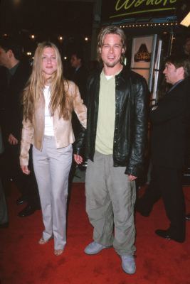 Brad Pitt and Jennifer Aniston at event of Erin Brockovich (2000)